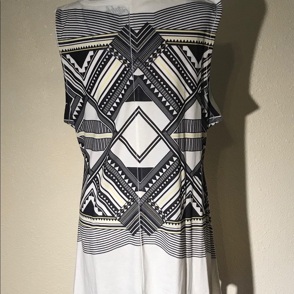 Geometric Tunic In Black And White - Picture 2 of 3
